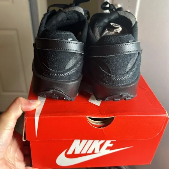 Woman’s Nike waffle debut - Picture 3 of 8